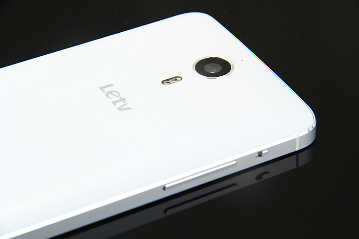 rear letv one x600