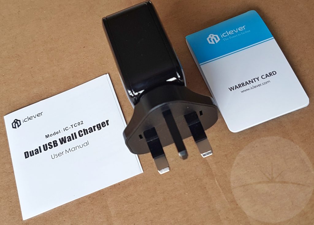 iClever UK Dual Port Charger - Contents