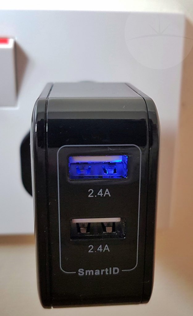 iClever UK Dual Port Charger - In Use