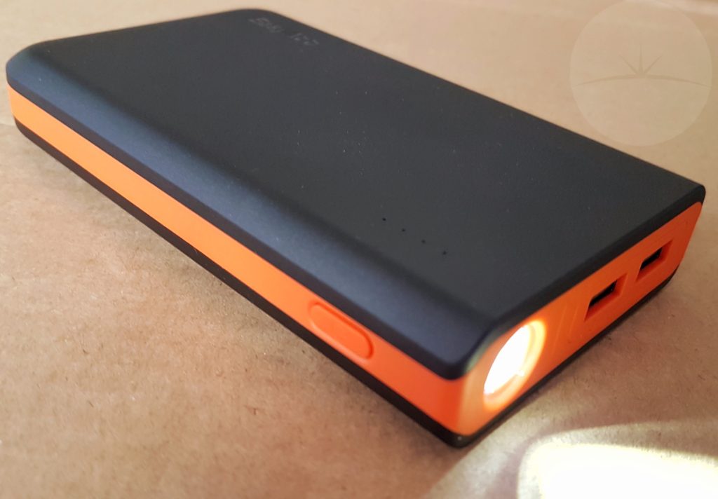 EasyAcc 13000mAh - Flashlight