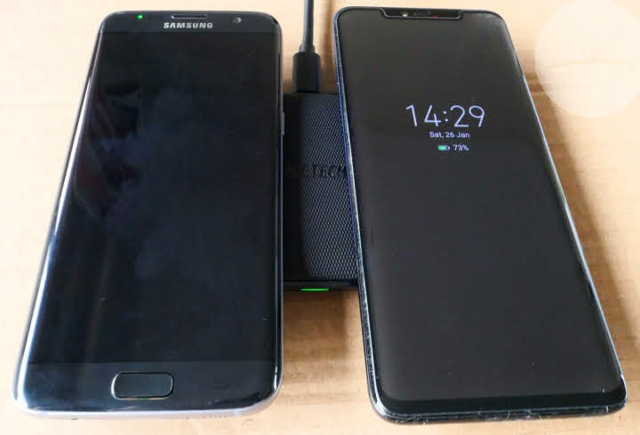 Choetech's T535-S - Two Phones