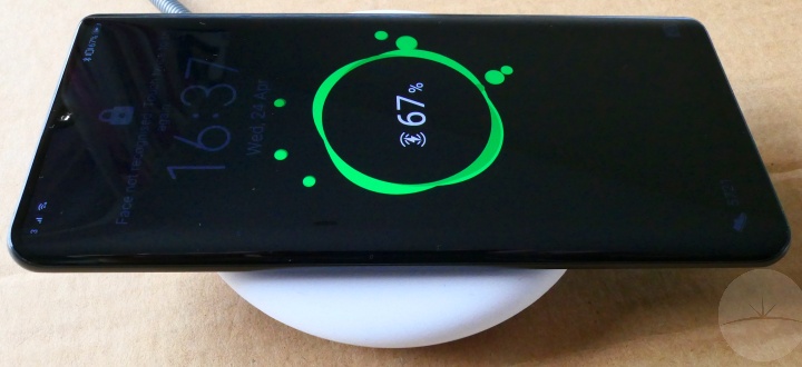 Mi Wireless Charger - Charging