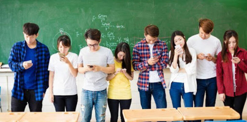 featured6 Ways to Use Cell Phones for Learning