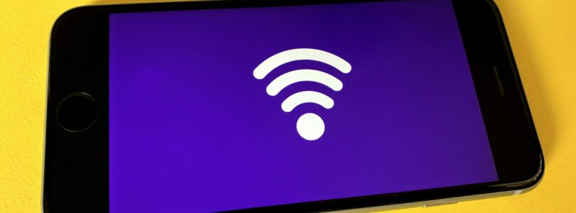 Why Travel Routers Are a Better Choice Than Mobile Tethering featured